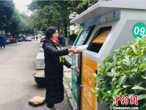 Shanghai se penche sur son premier règlement sur la gestion des ordures ménagères