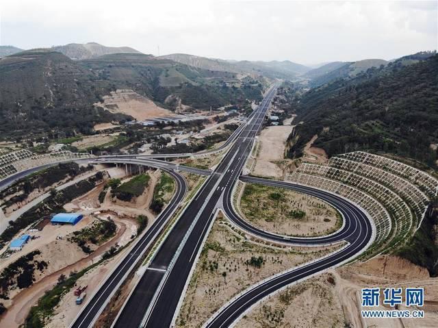 La Chine abrite la plus grande longueur d'autoroutes et de lignes ferroviaires à grande vitesse du monde