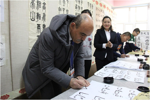 Des représentants de partis politiques étrangers en visite au Xinjiang