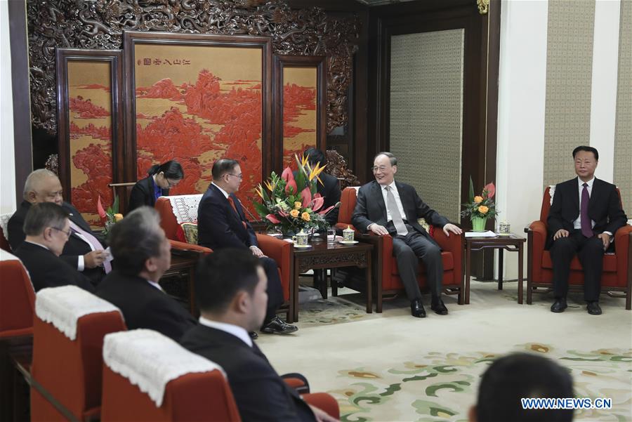 Le vice-president chinois rencontre une délégation du gouvernement philippin