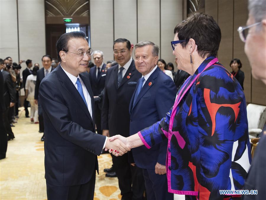 Le Premier ministre chinois rencontre des membres du Conseil d'administration du FBA