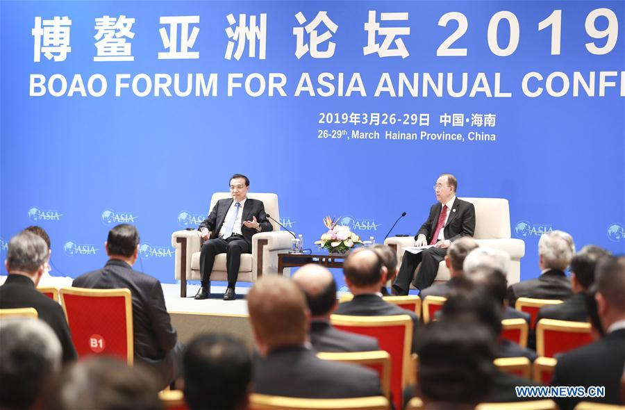 Le Premier ministre chinois s'entretient avec des représentants au Forum de Boao pour l'Asie