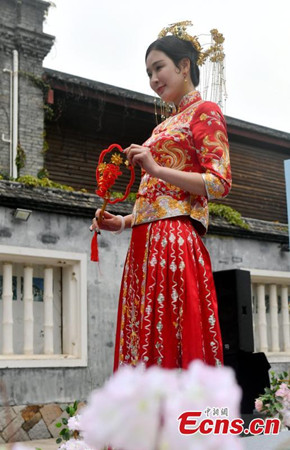 Un spectacle de robes de mariée organisé sur un site historique à Fuzhou