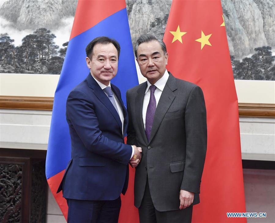 Entretien entre les ministres des Affaires étrangères chinois et mongol