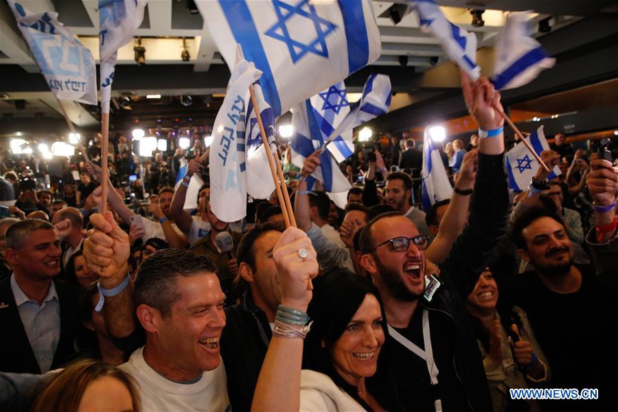 Israël: Netanyahou et Gantz, au coude-à-coude, revendiquent tous deux la victoire aux élections parlementaires