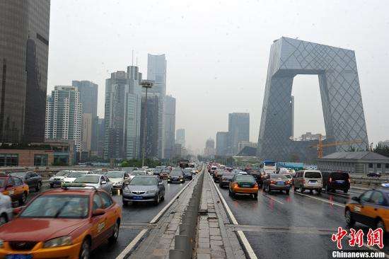 La vie à Beijing : les horaires de travail deviennent plus longs, et le temps de déplacement pour aller au travail reste stable depuis 10 ans