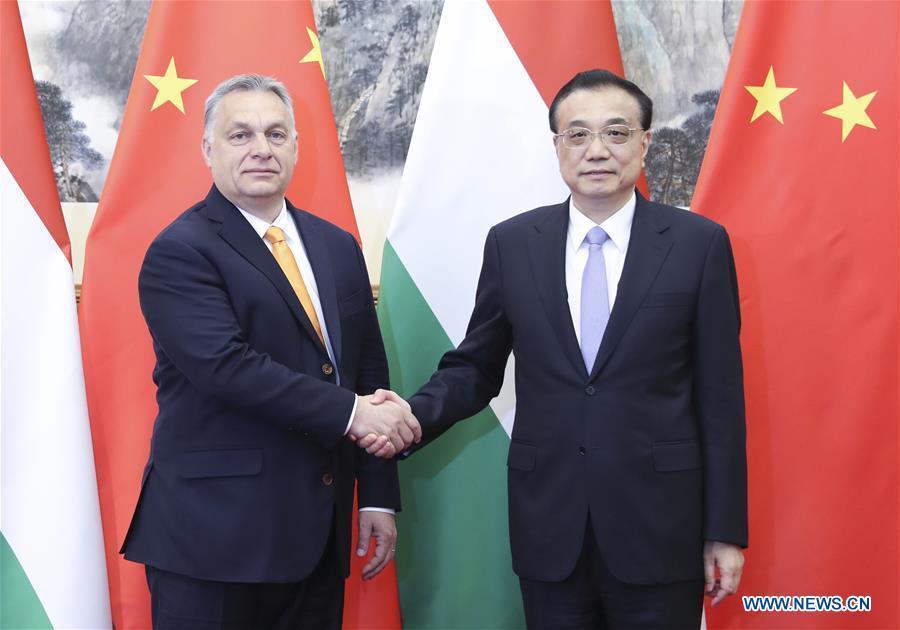 Li Keqiang rencontre le Premier ministre hongrois