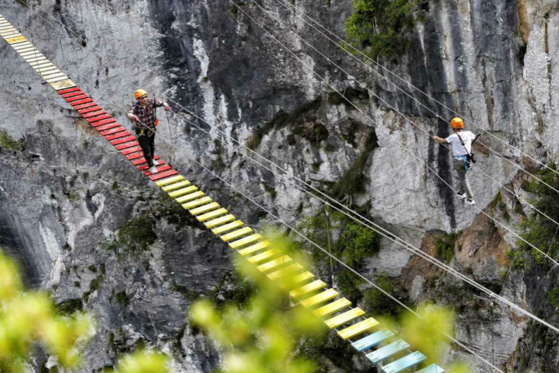 Et si vous grimpiez une falaise de 1 000 mètres à Chongqing ?