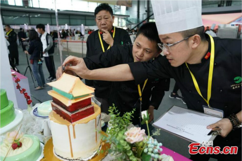 Tenue d'un concours de pâtisserie à Shanghai