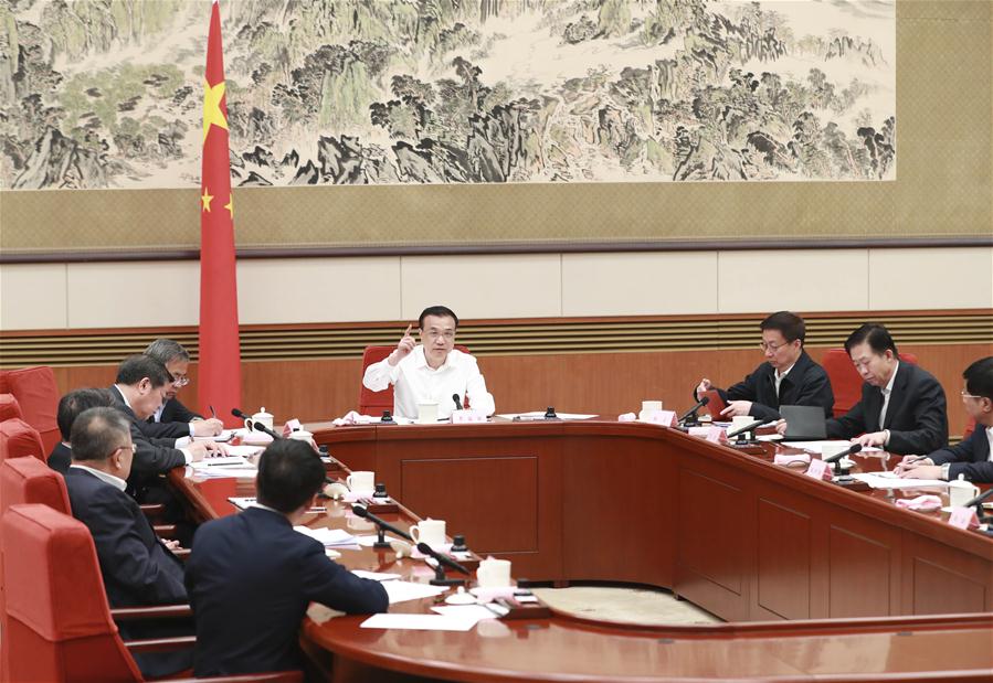 Le Premier ministre chinois souligne la réduction des taxes et des frais pour bénéficier aux entreprises et stimuler la vitalité du marché、
