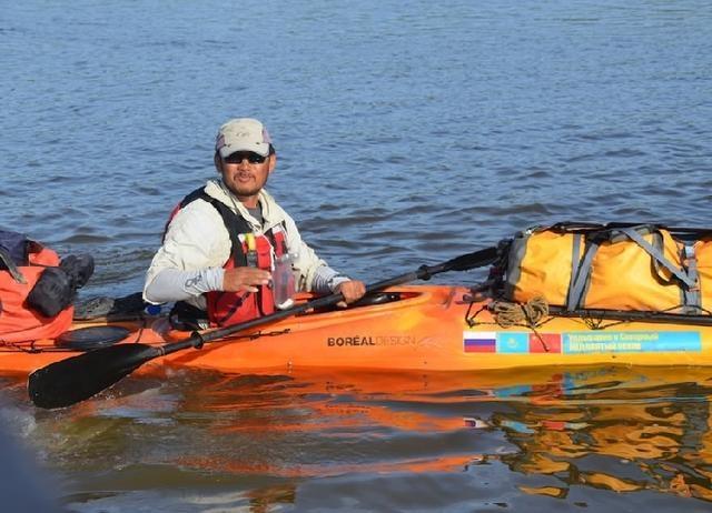 L'amateur de rafting chinois Hou Zhili se dirige vers l'océan Arctique