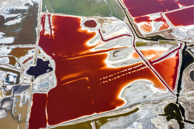 L'évaporation de l'eau du lac salé de Yuncheng révèle des couleurs vives