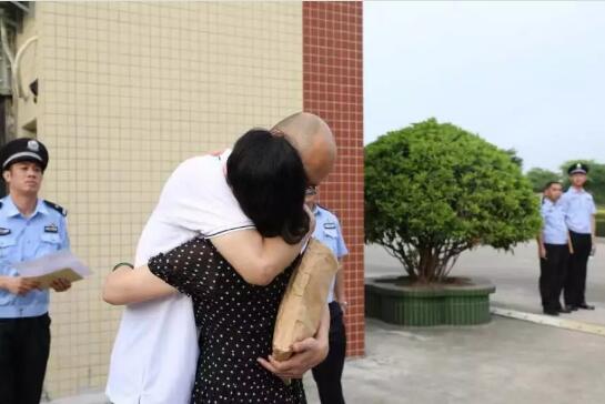 Libération d'un premier groupe de prisonniers graciés à l'occasion du 70e anniversaire de la République populaire de Chine