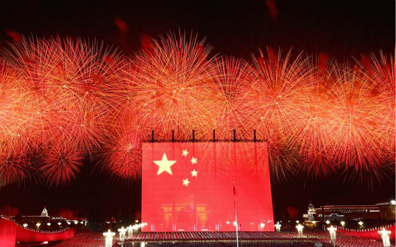 Xi Jinping se joint au public pour une soirée de gala pour le 70e anniversaire de la fondation de la République populaire de Chine