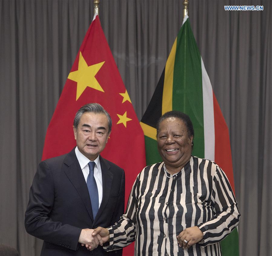 Rencontre entre le ministre chinois des A.E. et la ministre sud-africaine des Relations internationales et de la Coopération
