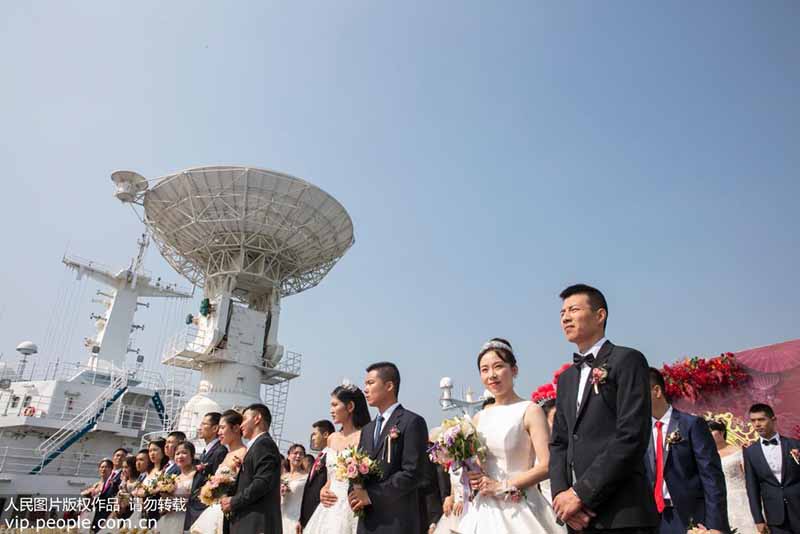 L'amour en mer : mariage de groupe pour le personnel de la flotte Yuanwang