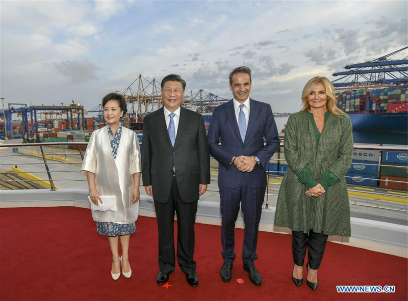 Xi Jinping et le PM grec visitent le port du Pirée et saluent la coopération sino-grecque dans le cadre de l'ICR