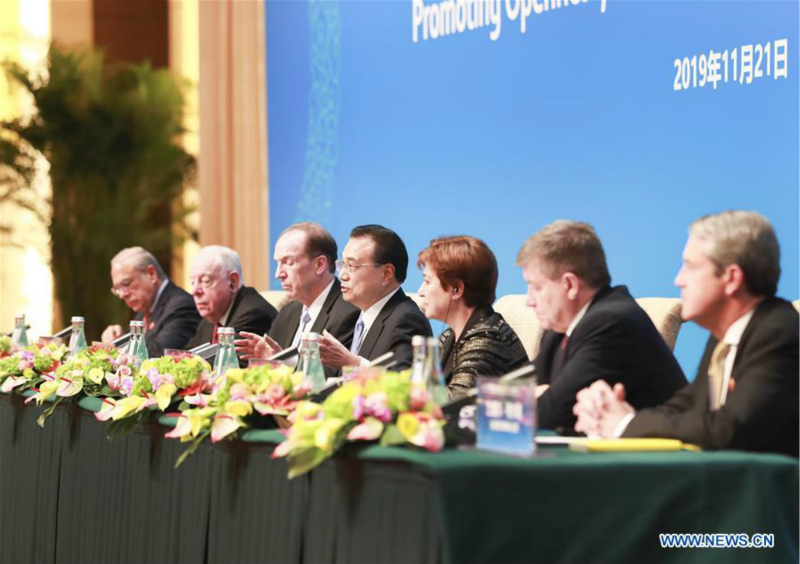 Le Premier ministre chinois rencontre les dirigeants de six institutions internationales