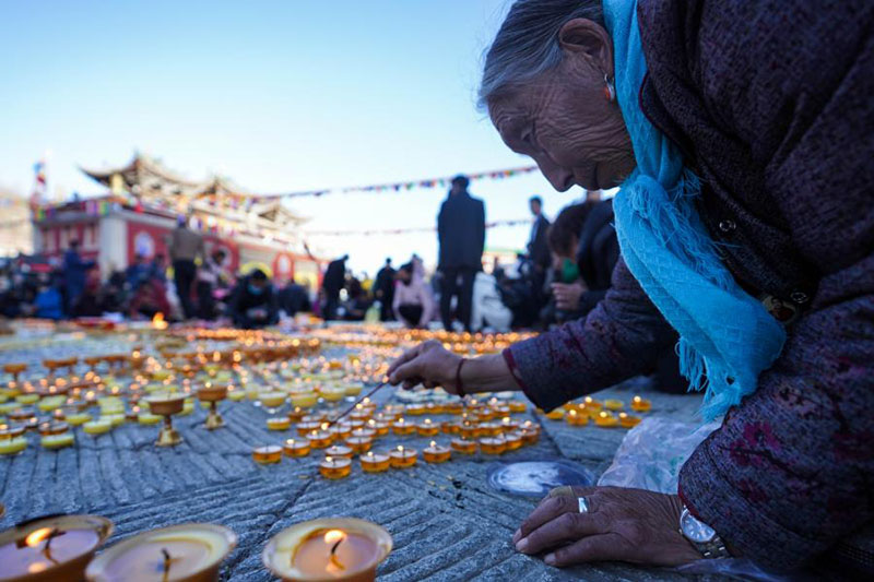 Qinghai : le Festival des Lampes à Beurre illumine une nouvelle année