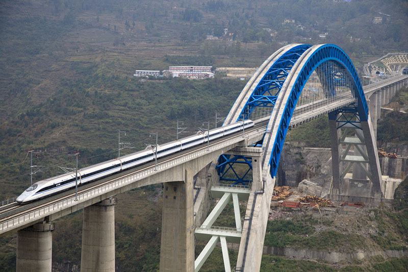 Essai de fonctionnement d'un train à grande vitesse sur la ligne ferroviaire Chengdu-Guiyang