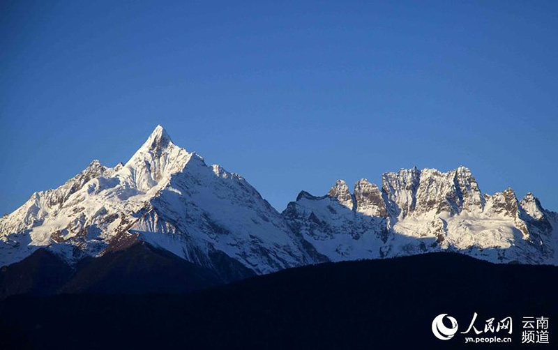 Yunnan : le magnifique paysage du « soleil qui éclaire la montagne » à Diqing