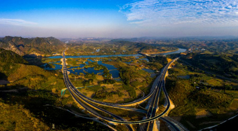 Une autoroute panoramique achevée dans le Guangxi