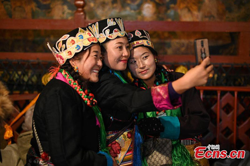 Tibet : les Tibétains célèbrent le Festival des Fées