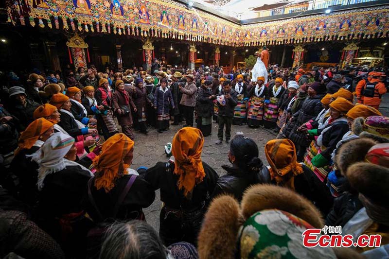 Tibet : les Tibétains célèbrent le Festival des Fées