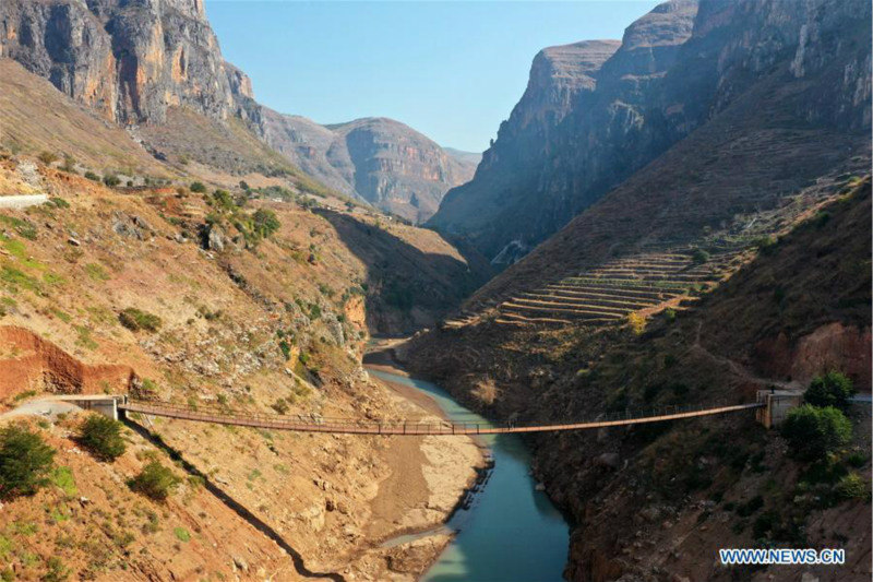 Le téléphérique remplacé par un pont le long de la rivière Niulan