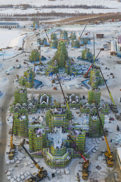 La construction d'une ville de glace à Harbin