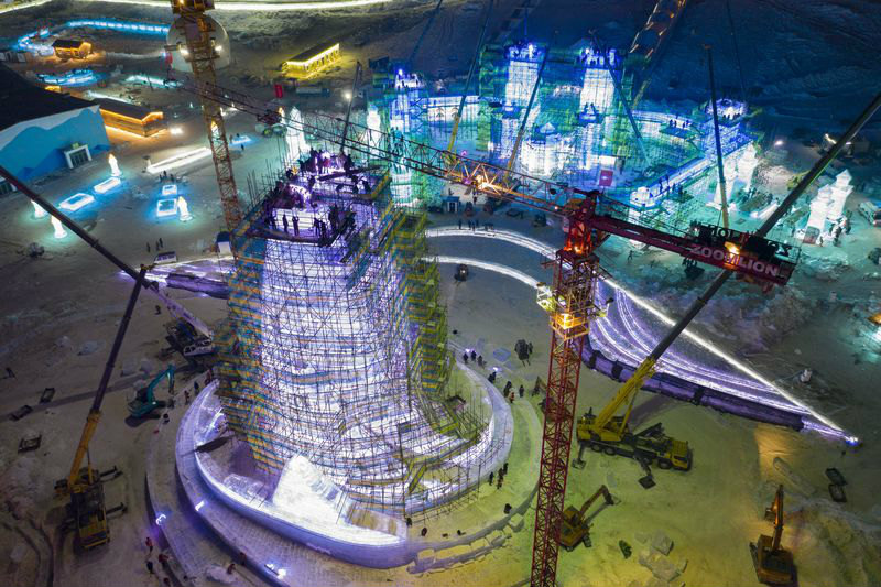 La construction d'une ville de glace à Harbin