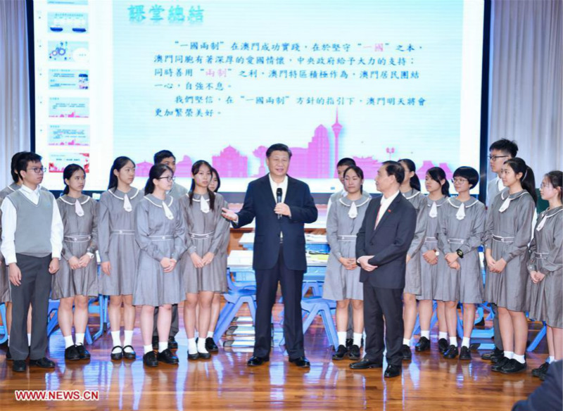 Le président chinois Xi Jinping visite un centre de services gouvernementaux et une école à Macao
