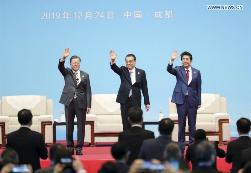 Li Keqiang : la Chine traite de manière égale tous les types d'entreprises