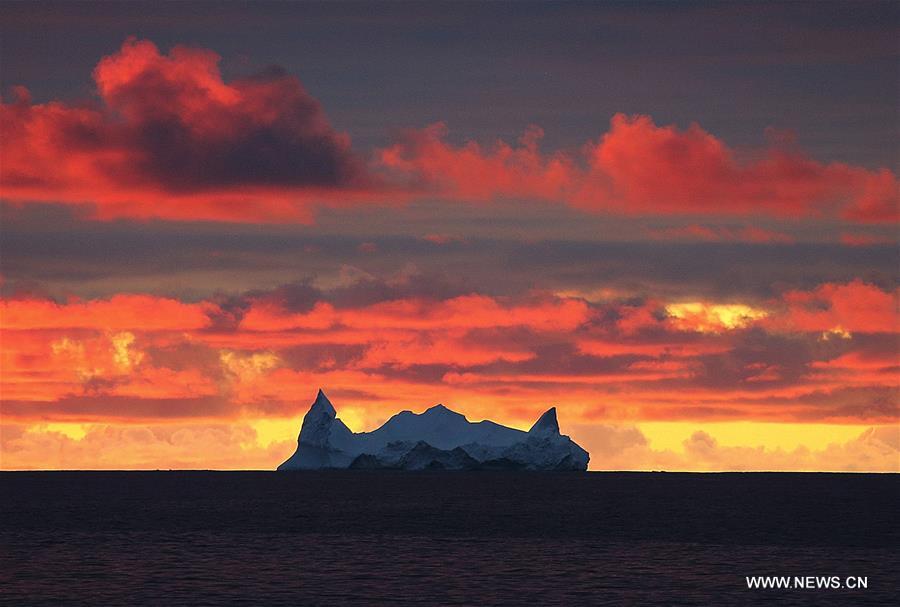 Antarctique : icebergs lors de la 36e expédition chinoise