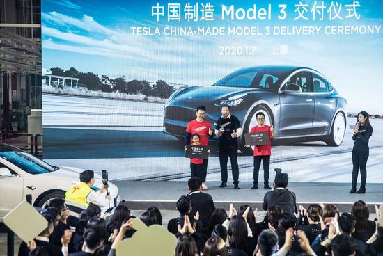 Les premiers véhicules Tesla fabriqués en Chine livrés aux clients