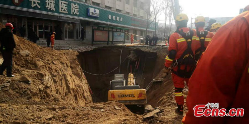 Le bilan s'alourdit à neuf morts et 17 blessés après l'effondrement d'une route à Xining