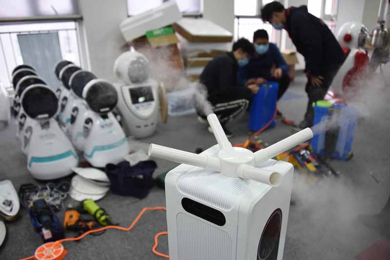 Des robots de désinfection mis en service pour lutter contre le COVID-19