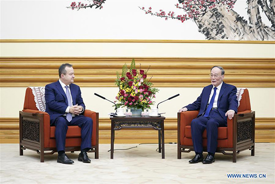 Le vice-président chinois rencontre le premier vice-Premier ministre serbe