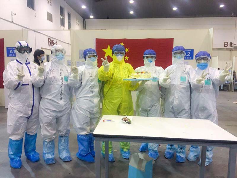 Des milliers de volontaires en première ligne de la lutte contre le coronavirus