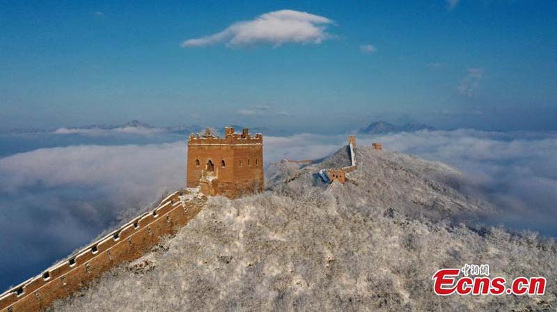 La Grande Muraille de Jinshanling : un pays féerique après la neige de printemps