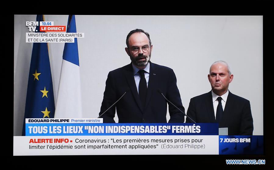 France: le Premier ministre français annonce la fermeture de tous les lieux 