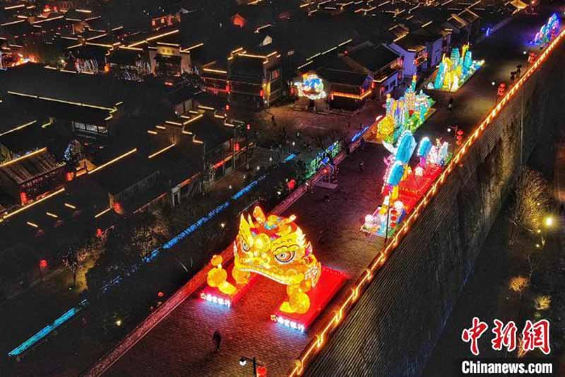 Un spectacle de lumières organisé sur l'ancien mur d'enceinte de Nanjing