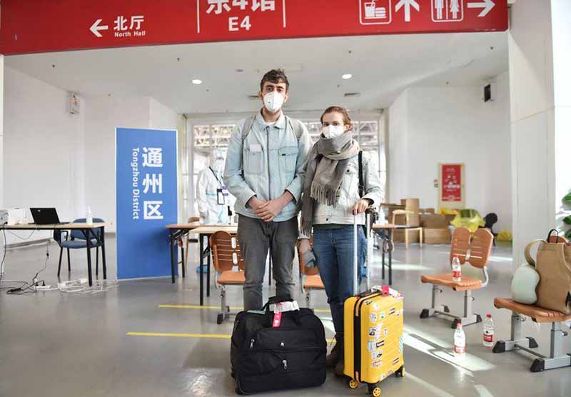 La Chine se prémunit contre les cas importés alors que les infections au COVID-19 montent en flèche à l'étranger