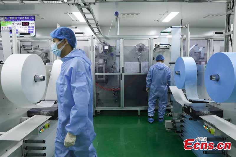 En images : une usine de masques à Beijing