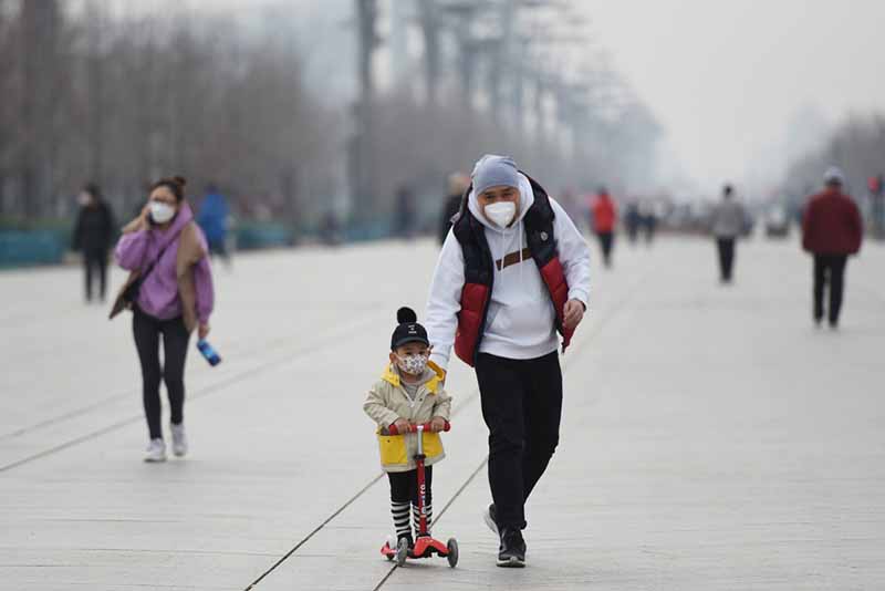 Les gens prennent une bouffée de printemps alors que Beijing voit des températures de plus de 20 degrés