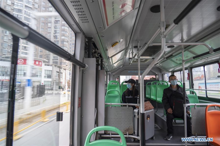 Chine : des bus circulent à Wuhan après deux mois de confinement