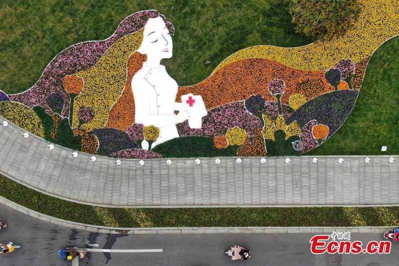 Un parterre de fleurs aménagé à Nanjing pour rendre hommage aux travailleurs médicaux