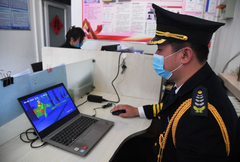 Une voiture de livraison autonome 5G mise en service à l'Institut de technologie de Beijing