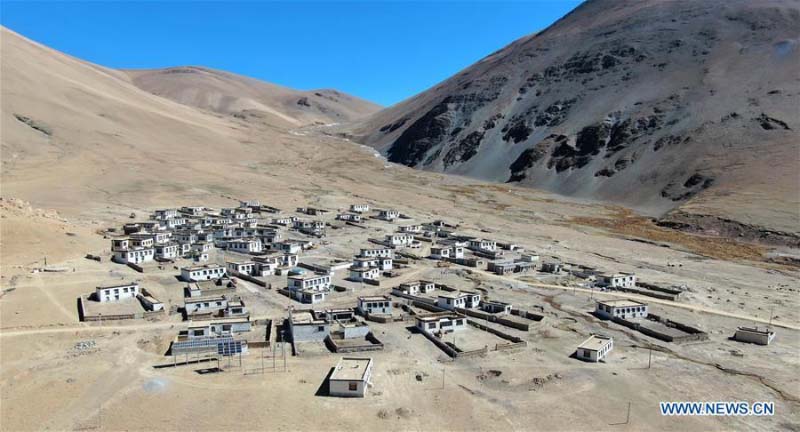 La famille tibétaine sort de la pauvreté grâce à son travail acharné et les efforts de lutte contre la pauvreté 