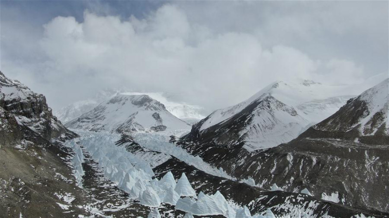 Le camp de transition du mont Everest à 5 800 mètres d'altitude